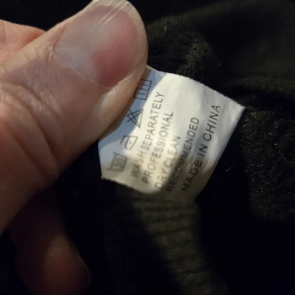 SHEIN Black and White Heart Graphic Sweatshirt - Picture 8 of 12